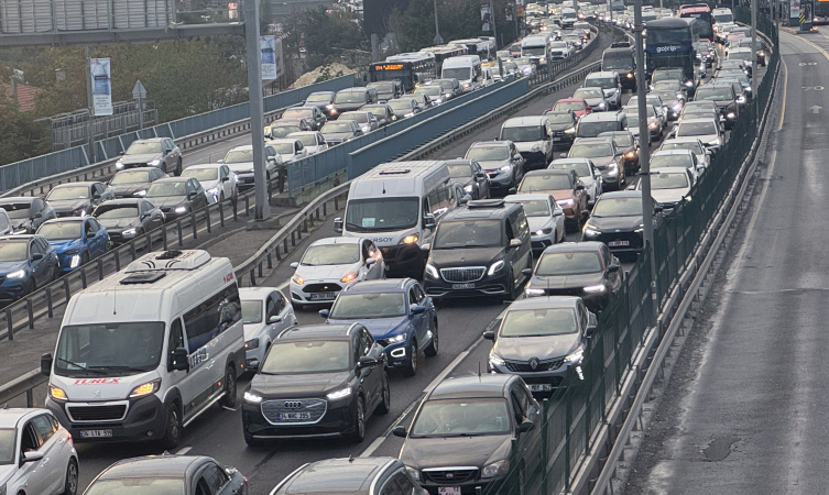 İstanbul’da Trafik Çilesi Büyüyor: Yoğunluk Rekor Seviyede