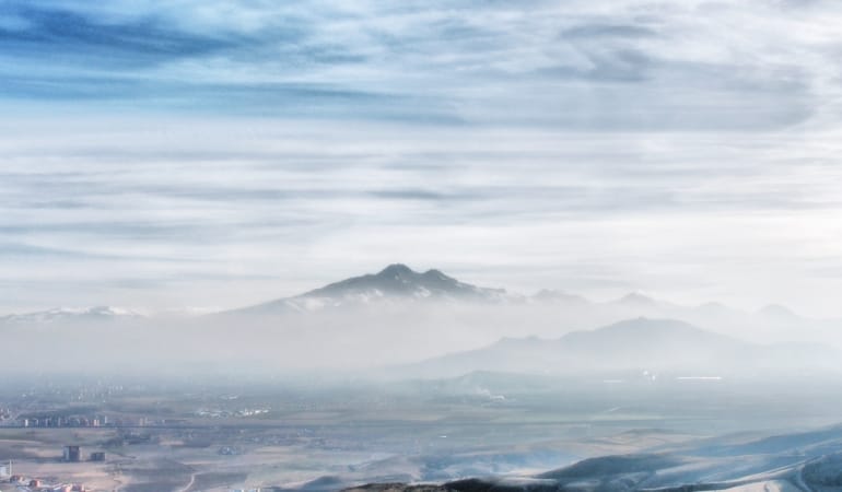 Erciyes Dağı’na Mevsimin İlk Karı Düştü: Zirve Beyaza Büründü