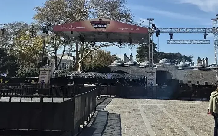 İBB’ye Tepki Çığ Gibi: Beyazıt Camii’nin Dibinde Konser mi Olur?