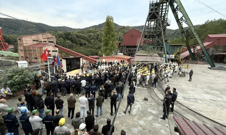 Amasra’daki Maden Faciasının Acısı Dinmiyor: 43 Madenci, Gözyaşları ve Dualarla Anıldı