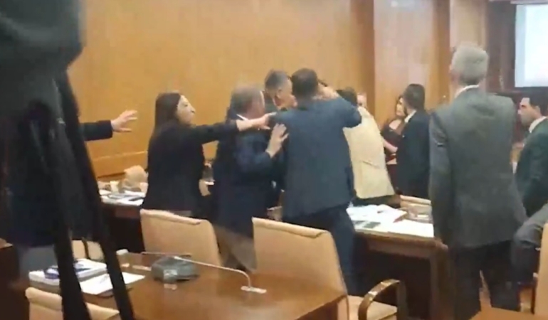 Mamak Belediye’sinde CHP’li Meclis Üyeleri Yumruk Yumruğa Kavga Etti!