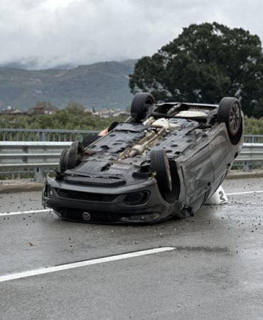 SU-BIRIKINTISINE-GIREN-OTOMOBIL-TAKLA-AT_288473_media3