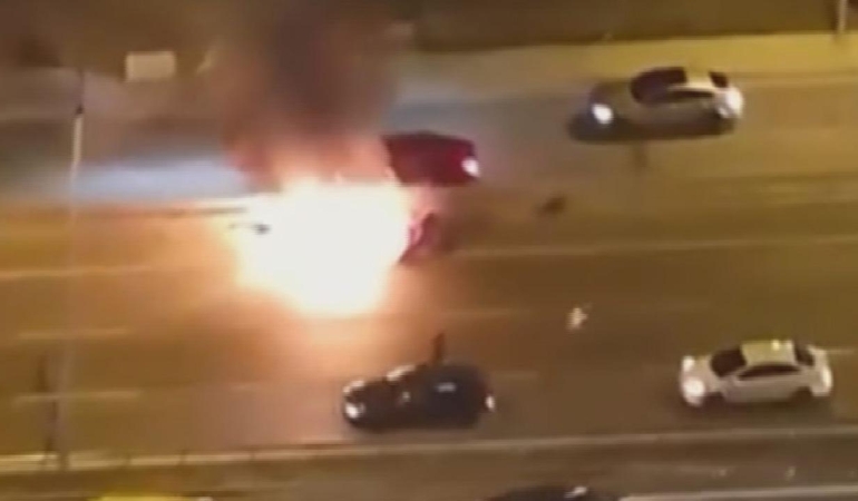 Pendik D-100’de Korkutan Anlar: Seyir Halindeki Otomobil Alev Aldı
