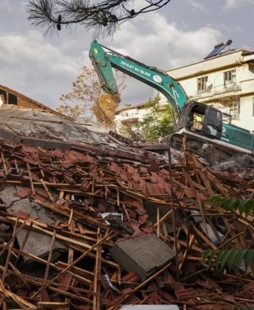 balikesir-deprem-enkaz-aa-2411724