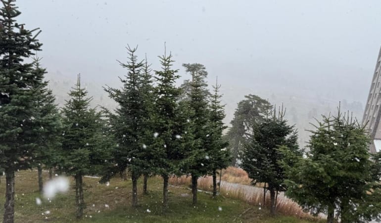 Bolu’nun Zirvelerine Mevsimin İlk Karı Düştü: Kartalkaya Beyaza Büründü