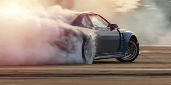 caddelerde-ve-kavsaklarda-drift-atmak-oldukca-tehlikeli-H1538448-11