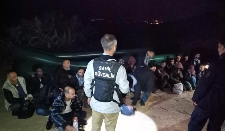 İzmir Açıklarında Göçmen Hareketliliği: Karaburun’da 33 Kişi Kurtarıldı, Çeşme’de 50 Kişi Yakalandı
