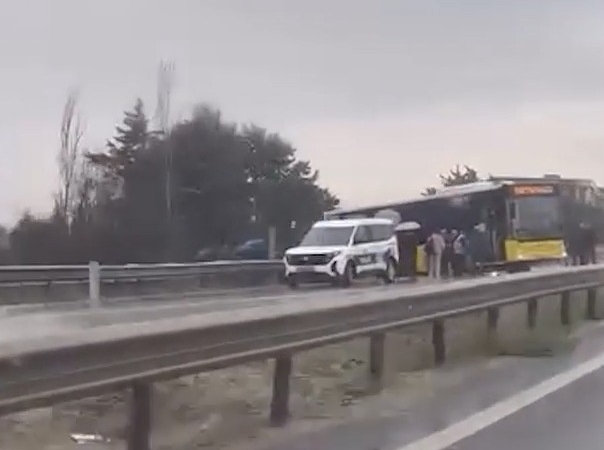 İstanbul Büyükçekmece’de İETT otobüsü yoldan çıktı!