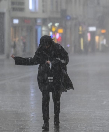 istanbul-saganak-yagis-aa-2402309