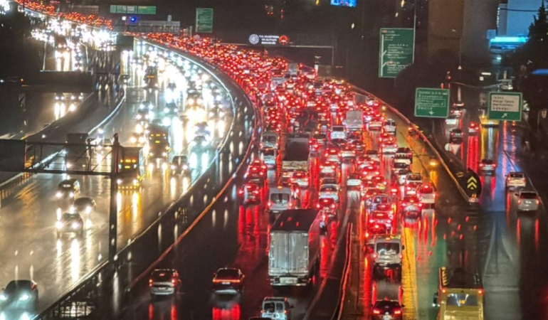 İstanbul Akşam Saatlerinde Sağanağa Teslim Oldu: Birçok İlçede Yağış Etkili Oldu