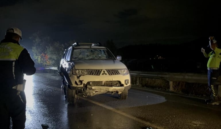 İzmir Bornova’da Feci Kaza: Pikap Elektrikli Bisiklete Çarptı, 1 Ölü, 1 Ağır Yaralı