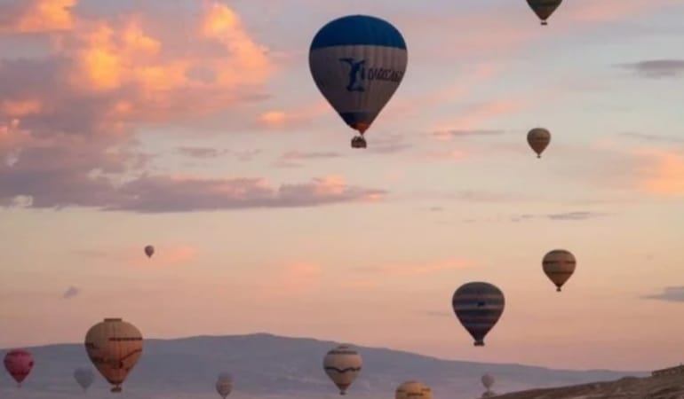 Kapadokya’da Balon Turlarına Rüzgar Engeli: Uçuşlar Üçüncü Günde de İptal Edildi