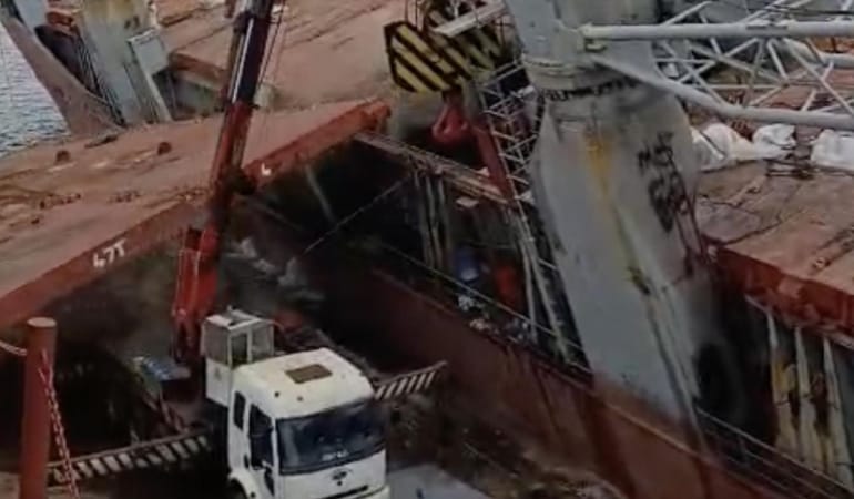 Tuzla Tersaneler Bölgesi’nde Yan Yatan Geminin Kapağı İşçinin Üzerine Düştü: 1 Ölü, 2 Yaralı