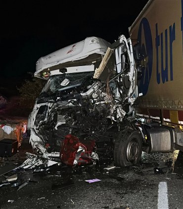 EDIRNEDE-2-TIR-VE-3-OTOMOBILIN-KARISTIG_295475_media1