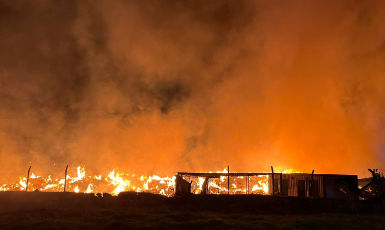 İzmir Menemen’de Çöp Depolama Alanında Yangın!