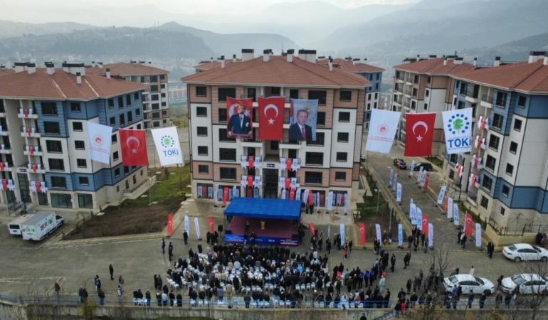 Karabük’te “İlk Evim” Sevinci: 280 Hak Sahibi Anahtarlarını Teslim Aldı