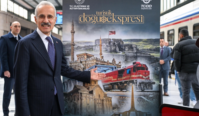 Bakan Uraloğlu: Doğu Ekspresi 60 Seferle 10.800 Yolcuyu Ağırlayacak