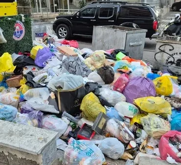 0x0-maltepede-cop-daglari-4uncu-gununde-iscilerin-maas-eylemi-suruyor-1764837459620