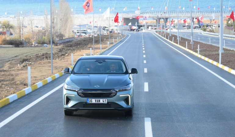 Van Çevre Yolu’nda 28 Kilometrelik Hat Hizmete Girdi: Sınır Kapılarına Yüksek Standartlı Ulaşım