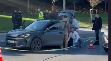 Bakırköy’de Sır Cinayet! Çalışır Vaziyette, Dörtlüleri Yanık Halde Bulundu…