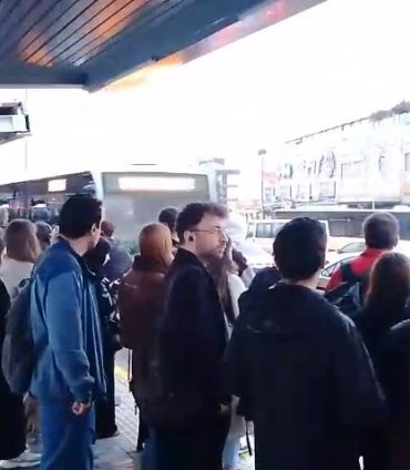 ISTANBUL--AVCILARDA-METROBUS-ARIZALANDI_308975_media4 (1)