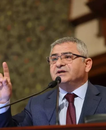 ibb-meclis-toplantisi-gundem-disi-konusmalarl-18629698_amp