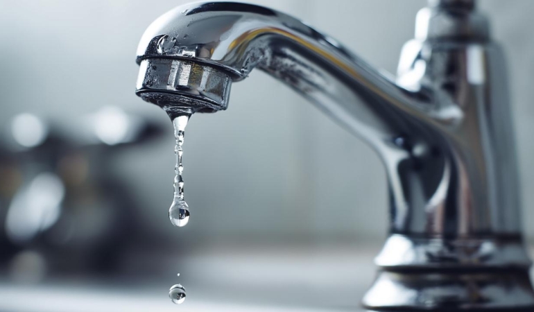 İzmir’de “Su Alarmı” Seviyesi Yükseldi: 13 İlçede Kesintiler Artık Her Gece Uygulanacak