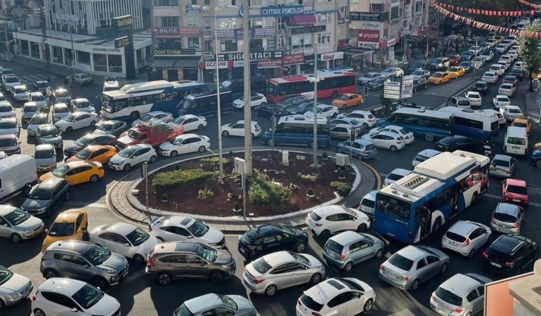 CHP’li 3 Büyükşehir Trafikte Kitlendi