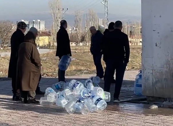 Yeni Yıla Susuz Giren Pursaklar’da Öfke Büyüyor! Mansur Yavaş’a İstifa Çağrısı