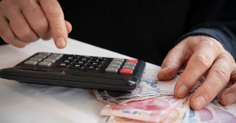 Emekli Kök Maaş Hesaplama 2026: Kök Maaşı Düşük Olanlar Ne Kadar Zam Alacak?