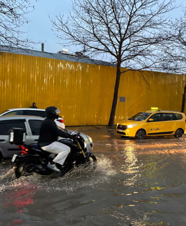 IZMIR’DE-SAGANAK-HAYATI-OLUMSUZ-ETKILEDI_337212_media6