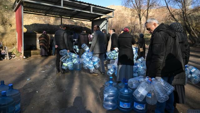 Ankara’da Su Çilesi Sürüyor! Başkentliler Bidonlarla Çeşme Başında