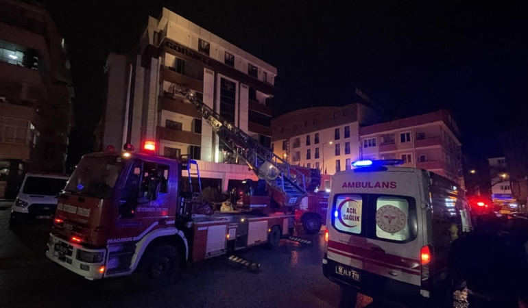 Bursa’da Otel Yangını Paniği! Misafirler Odalarından Vinçle Kurtarıldı