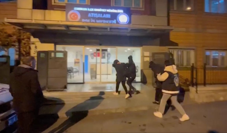 Esenler’de Otobüs Durağına Terk Edilen Bebeğin Annesi ve Anneannesi Yakalandı!