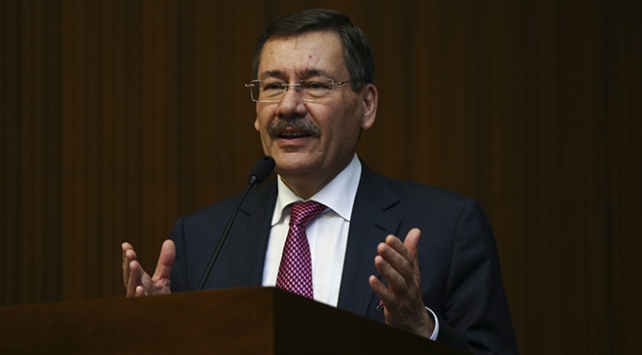 Melih Gökçek’i Çileden Çıkardılar: Siz Kimin Köpeğisiniz, Hangi Odakların Tetikçiliğini Yapıyorsunuz?