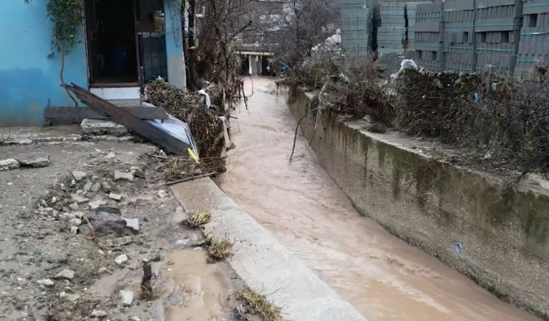 Hatay Yayladağı’nda sel felaketi: Yollar göle döndü, hayvanlar sele kapıldı