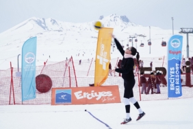 Erciyes’te ‘Kar Voleybolu Turnuvası’ düzenlendi