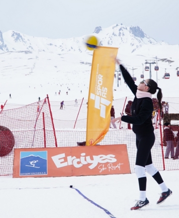 Erciyes’te ‘Kar Voleybolu Turnuvası’ düzenlendi