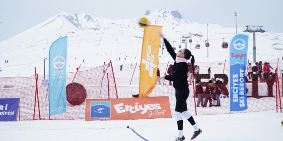 Erciyes’te ‘Kar Voleybolu Turnuvası’ düzenlendi