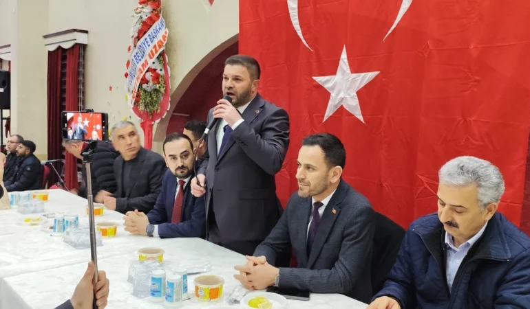 Gümüşler’de gönül sofrası kuruldu: Belediye çalışanları kendi maaşlarıyla iftar verdi