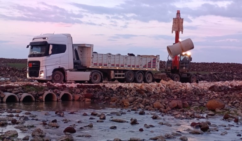 Şanlıurfa’da sağanak sonrası kapanan yollar ulaşıma açıldı