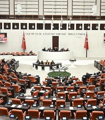 Sosyal medya ve doğum izni düzenlemesi Meclis'e sunuldu