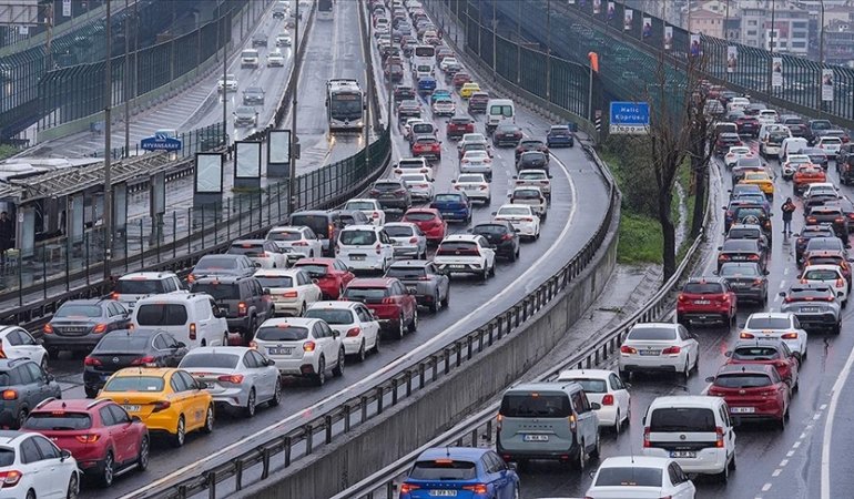 Yollarda bayram tatilinden dönüş yoğunluğu başladı