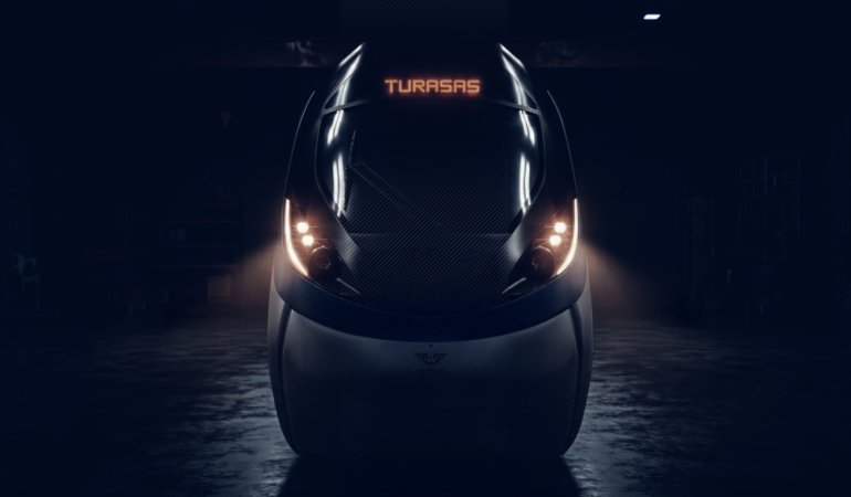 TÜRKİYE’NİN ÜRETTİĞİ İLK HIZLI TREN RAYLARA İNİYOR…