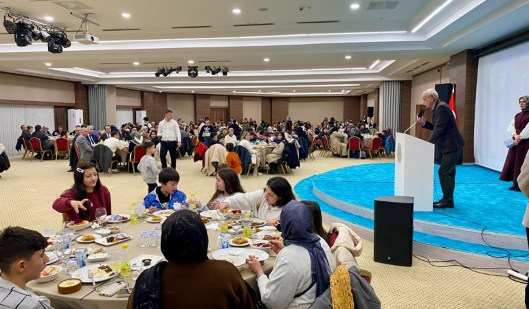 GÖLBAŞI’NDA GÖNÜL SOFRASI: YETİM VE ÖKSÜZ ÇOCUKLAR İFTAR SOFRASINDA BULUŞTU