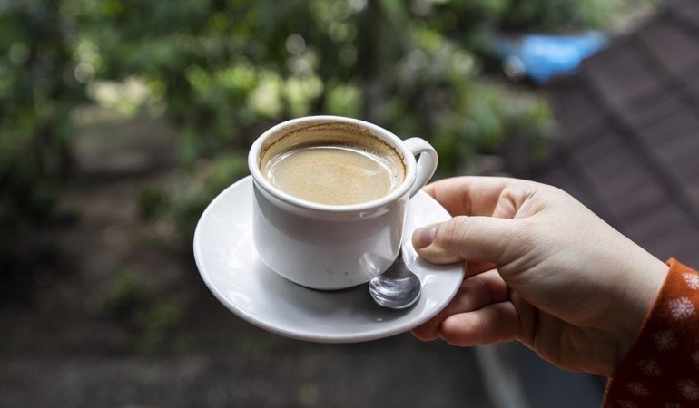 Kahve İçerken Bir Kez Daha Düşünün: Kalın Bağırsak Kanserinde ‘Cinsiyet’ Faktörü