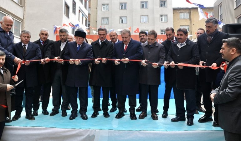 AK PARTİ’Lİ ERZURUM BÜYÜKŞEHİR BELEDİYESİ’NDEN SOSYAL BELEDİYECİLİK HAMLESİ: HALK PAZARLARI 14. ŞUBESİNİ AÇTI!