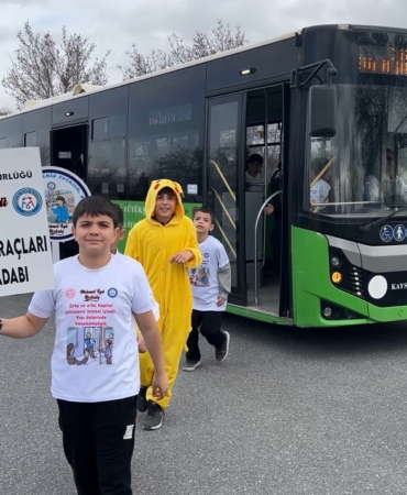 buyuksehir-ulasim-as-ile-‘nezaket-yolda-kalmasin-projesini-hayata-gecirdi-48