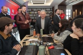 buyuksehirden-uzay-ve-teknoloji-hamlesine-guclu-destek-baskan-buyukkilic-genclerle-bulustu-1