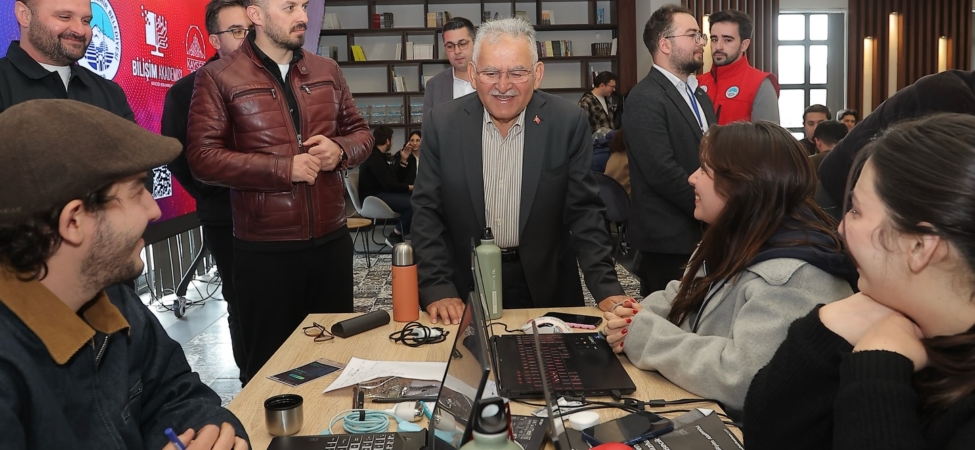 buyuksehirden-uzay-ve-teknoloji-hamlesine-guclu-destek-baskan-buyukkilic-genclerle-bulustu-1